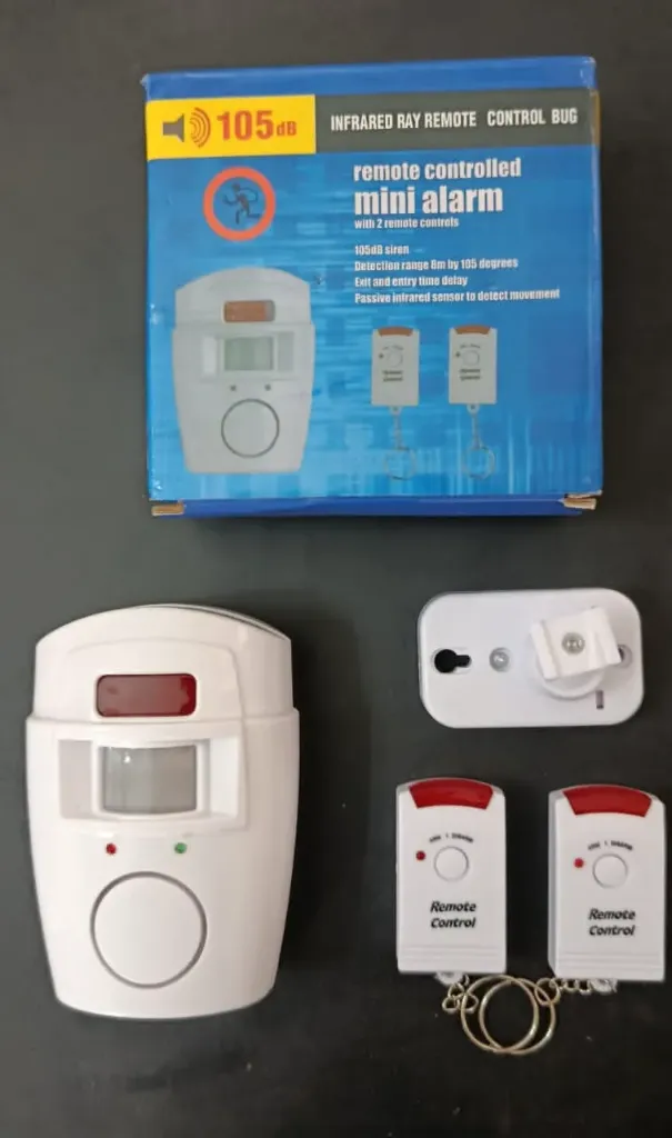 Sensor de movimiento con alarma incorporada