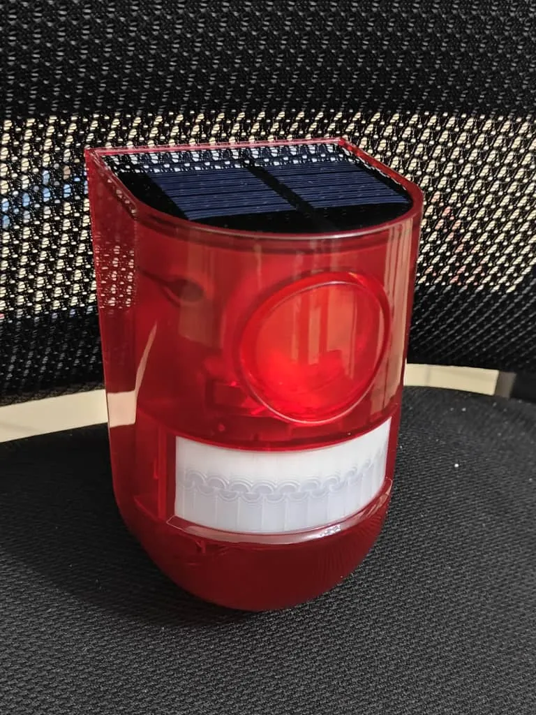Sensor de movimiento con alarma incorporada roja